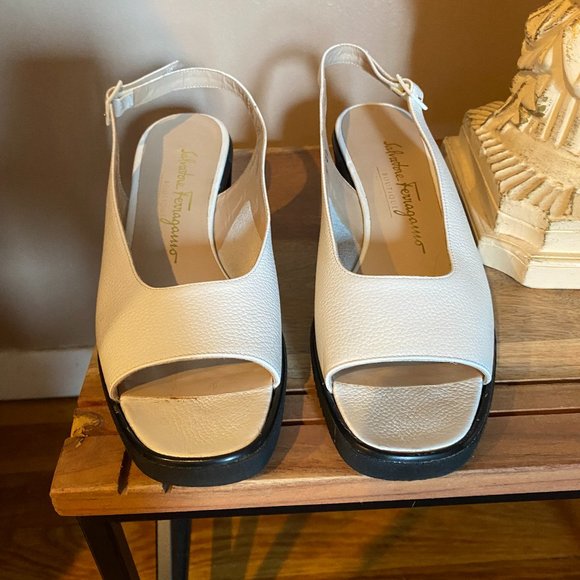 Salvatore Ferragamo Boutique White Leather Open Toe Slingback Sandals Size 7 - Picture 2 of 8